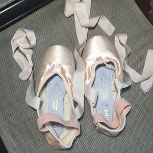 Bloch aspiration pointe shoes